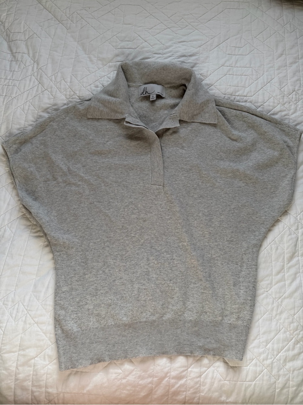 dh Light Gray V-Neck Polo Sweater. Cotton cashmere blend. Size S.